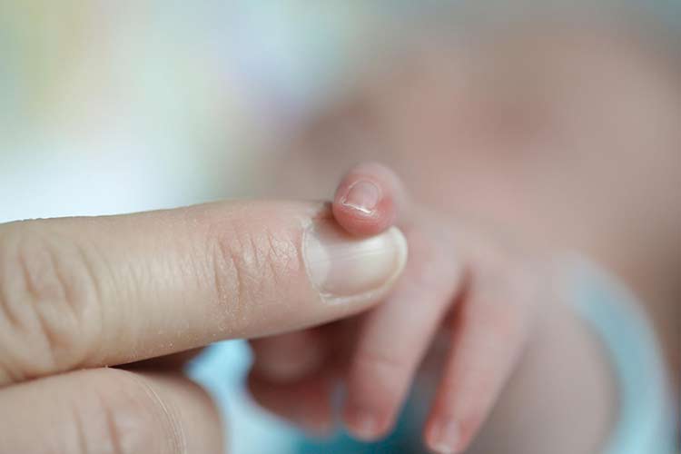 اهمیت لمس کردن برای نوزادان